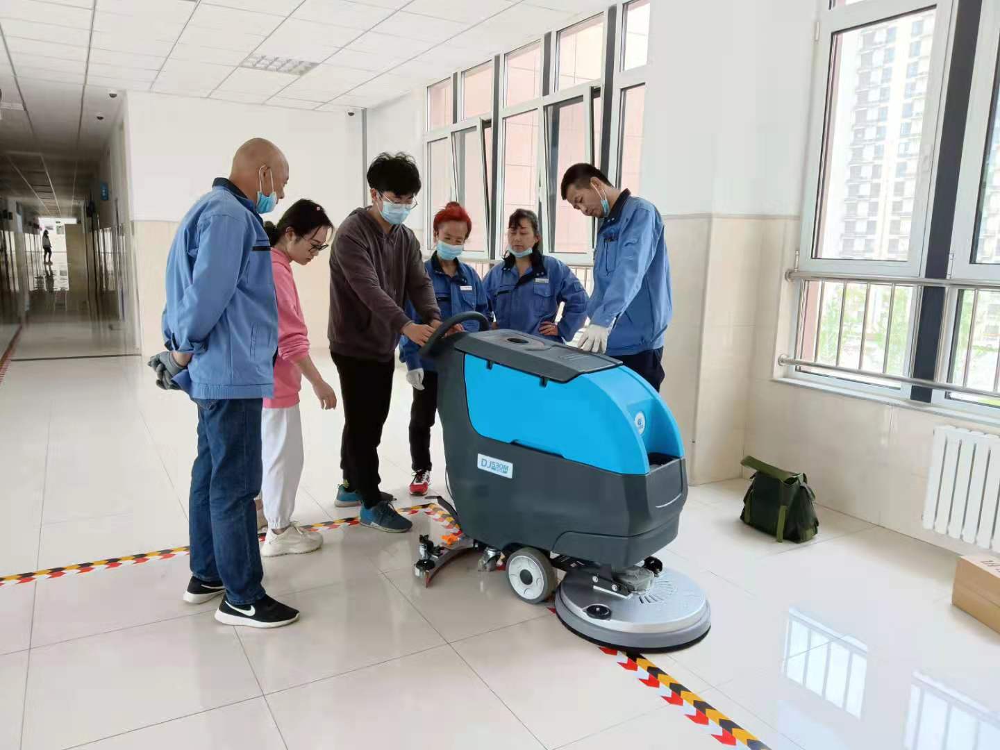 青島工廠商務辦公樓選擇鼎潔盛世洗地機18