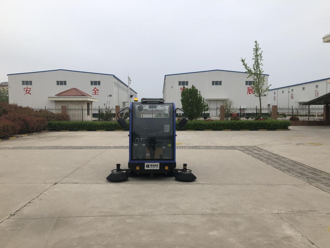 菏澤中儲(chǔ)綿交機(jī)掃地車(chē)