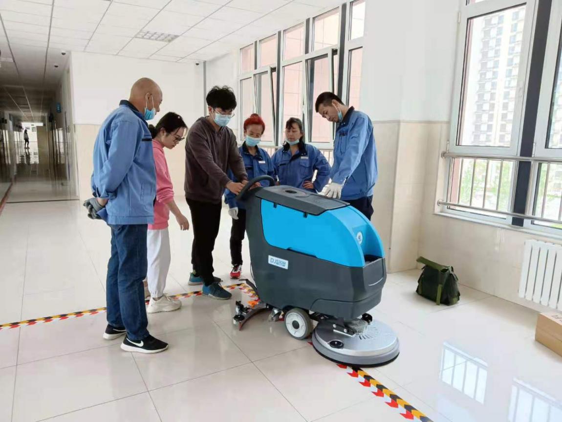 學(xué)校餐廳采購(gòu)手推洗地機(jī)DJ530M清洗瓷磚地面