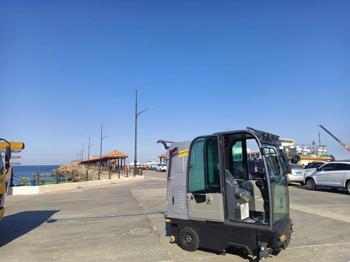 威海雞鳴島采購掃地機(jī)一臺